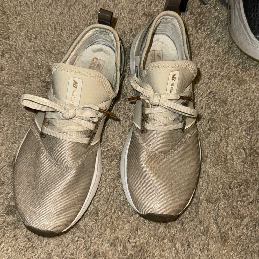 New balance size 6.5 women’s beige